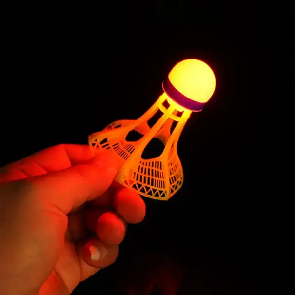 LED větruodolný badmintonový míček Nylon Polystyren Svítící sportovní míček pro noční hru Trénink Zábava Badmintonové příslušenství Speciální Cena