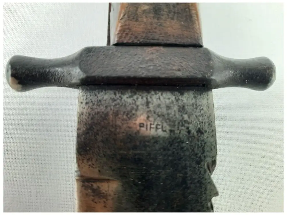Výprodej Rakousko-Uhersko M 1889 tesák s dřevěnou rukojetí