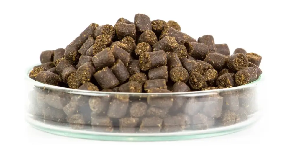 Mikbaits Vnadící Pelety Pstruhové (potápivé) - 2,5 kg 4 mm Levný