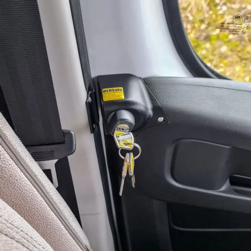 Zámek dveří kabiny HEOSafe na klíč - Fiat Ducato od 2021 Odeslání Ihned